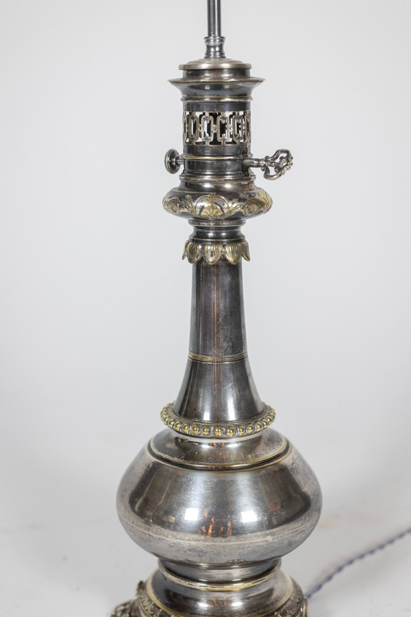Coppia di lampade in metallo e bronzo argentato. 1880 circa