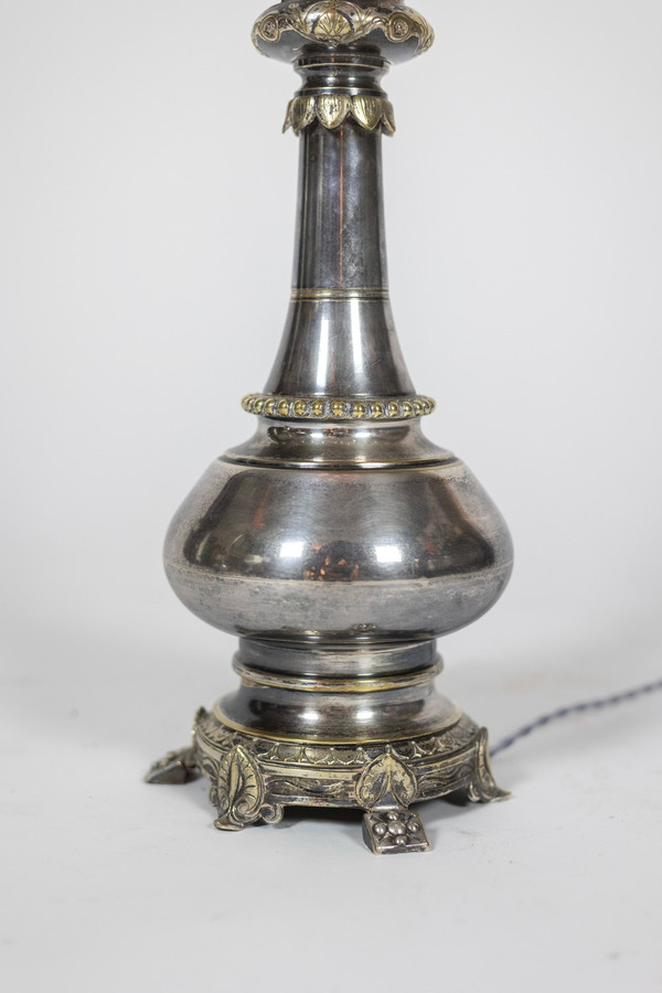 Coppia di lampade in metallo e bronzo argentato. 1880 circa