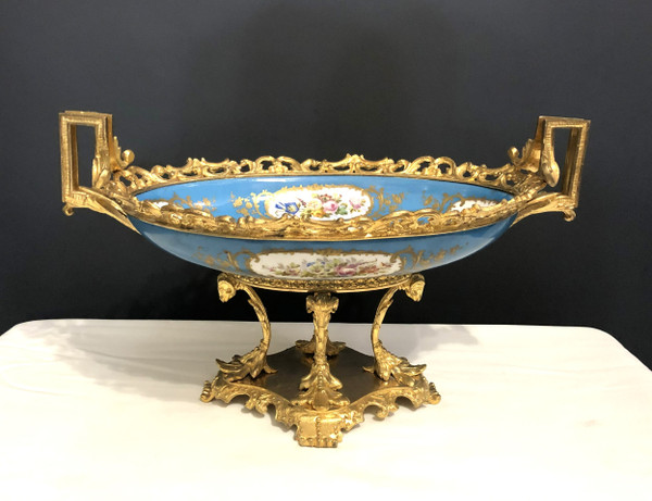 Superba ciotola / centrotavola in porcellana di Sèvres e bronzo dorato XIX secolo