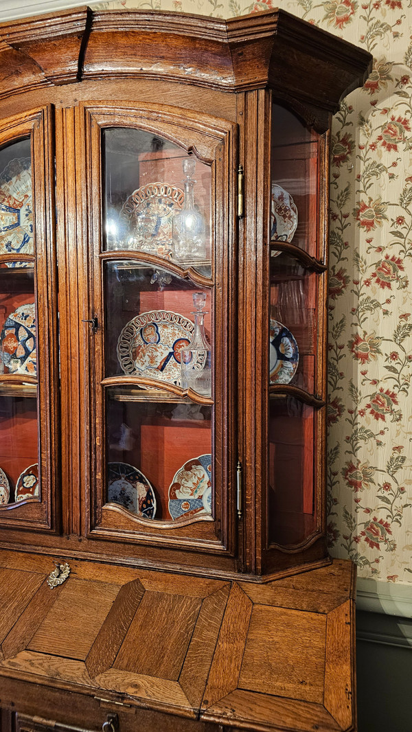 Grand Buffet Scriban Vitré, Travail Des Flandres Du XVIIIème Siècle.