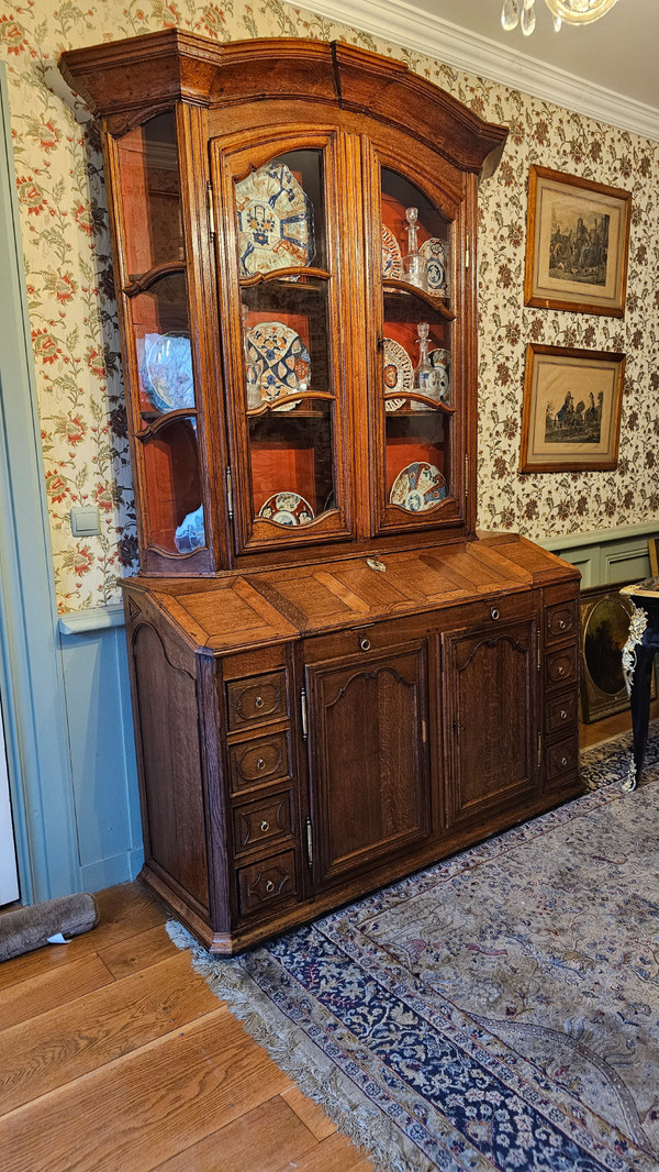 Grand Buffet Scriban Vitré, Travail Des Flandres Du XVIIIème Siècle.
