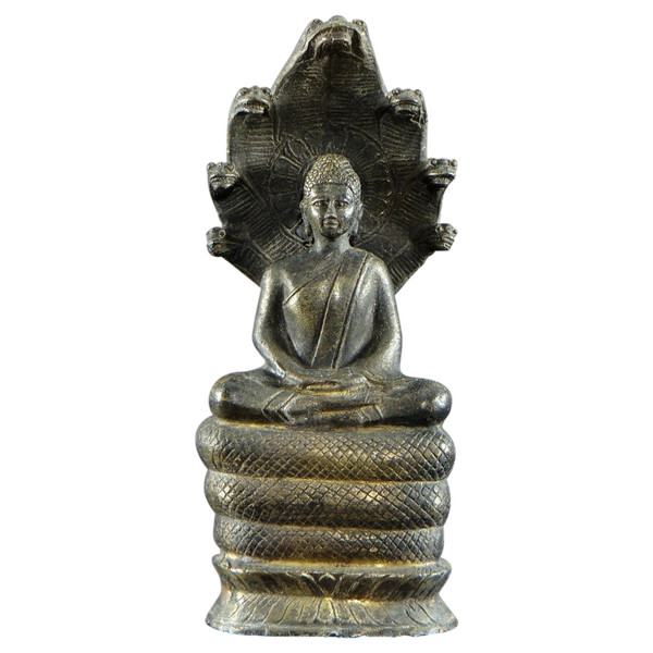 Thailandia o Birmania, anni '30/'50, Statua del Buddha sotto i Naga in bronzo.