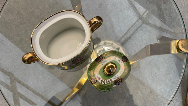 Service à café en porcelaine. Capodimonte, Naples, XIXe siècle 