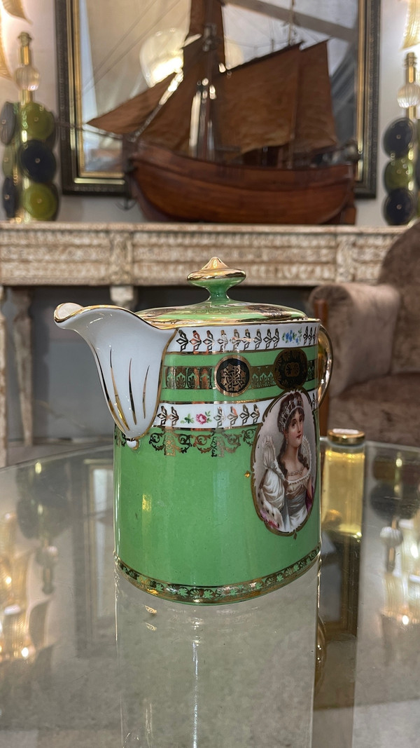Service à café en porcelaine. Capodimonte, Naples, XIXe siècle 