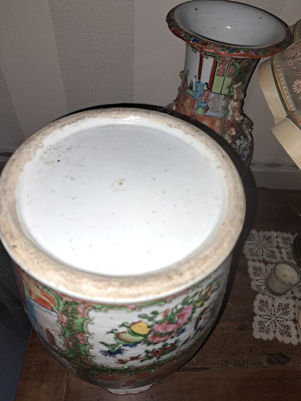 Coppia di vasi in porcellana cinese del Canton del XIX secolo alti 47 cm