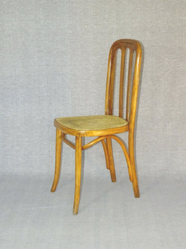 Thonet N°391 XV chair from 1925, walnut-finish wickerwork