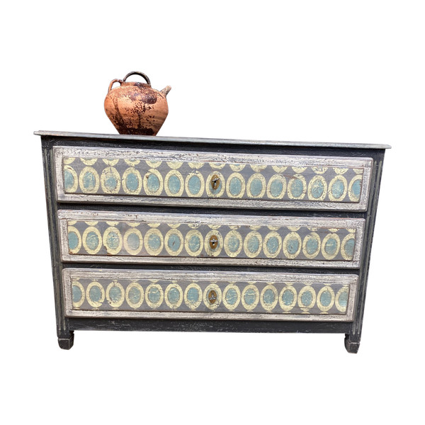 Cassettone Luigi XVI a 3 cassetti con bella patina multicolore
