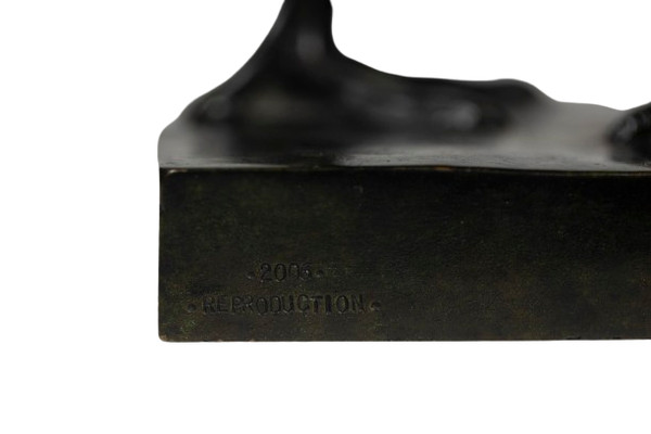 François Pompon. "Poule", bronzo, stampato nel 2006.