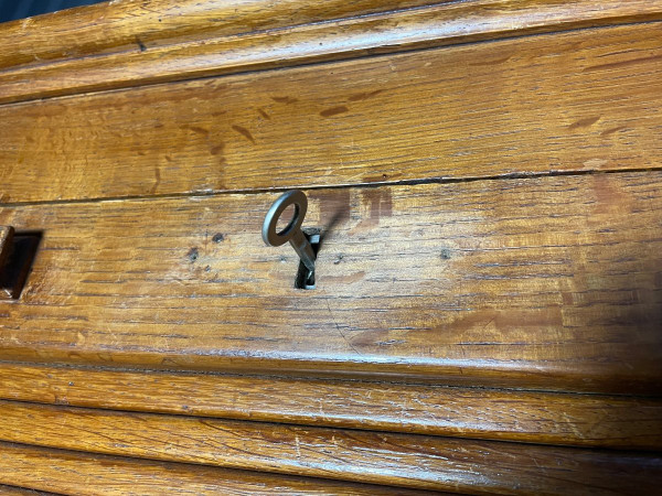 Meuble de métier classeur à rideaux de notaire