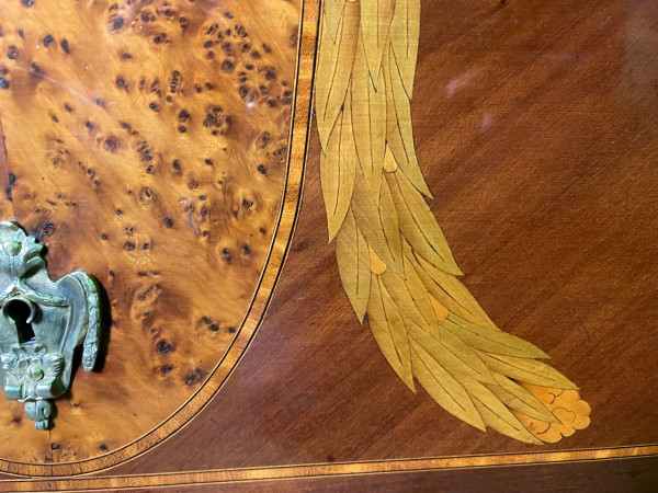 Commode De Style Louis XVI En Marqueterie