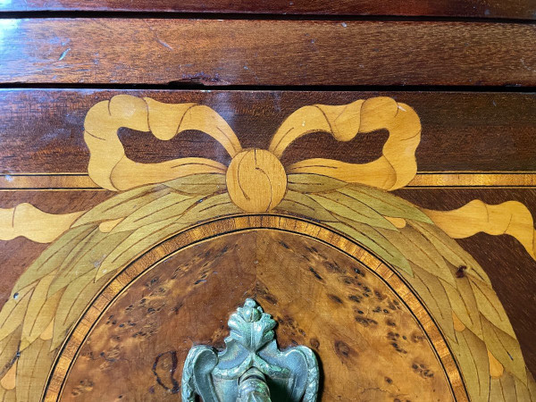 Commode De Style Louis XVI En Marqueterie