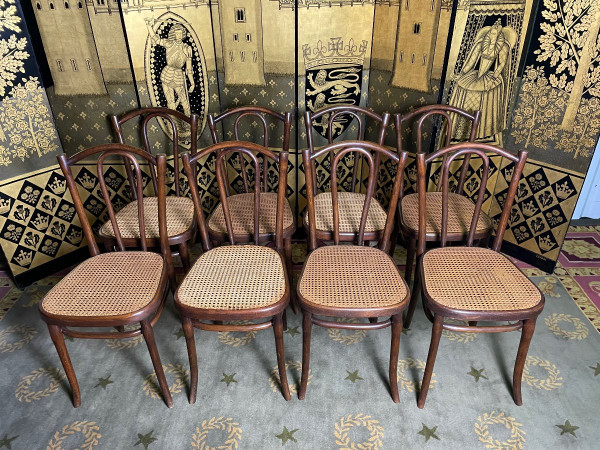 Suite di 8 sedie da bistrò Thonet 56