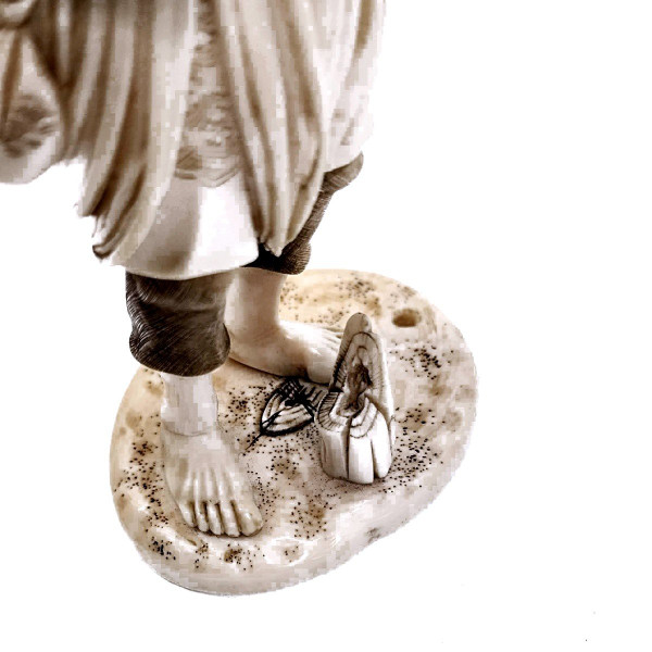 Okimomo In Ivory From The 19th Century The Crab Fisherman