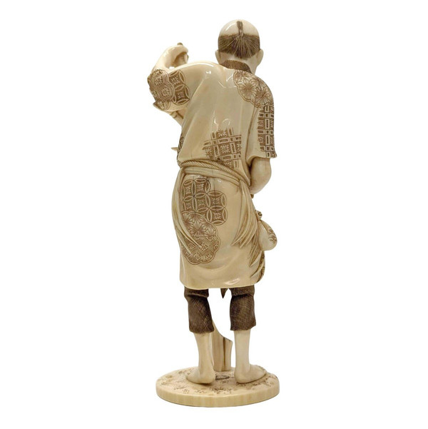 Okimomo In Ivory From The 19th Century The Crab Fisherman