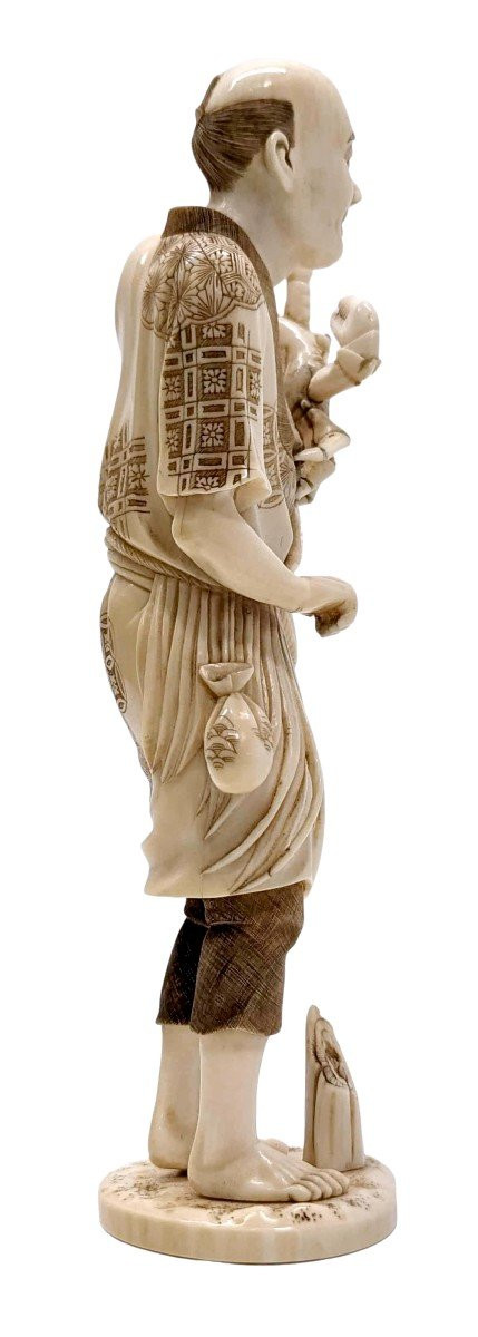 Okimomo In Ivory From The 19th Century The Crab Fisherman