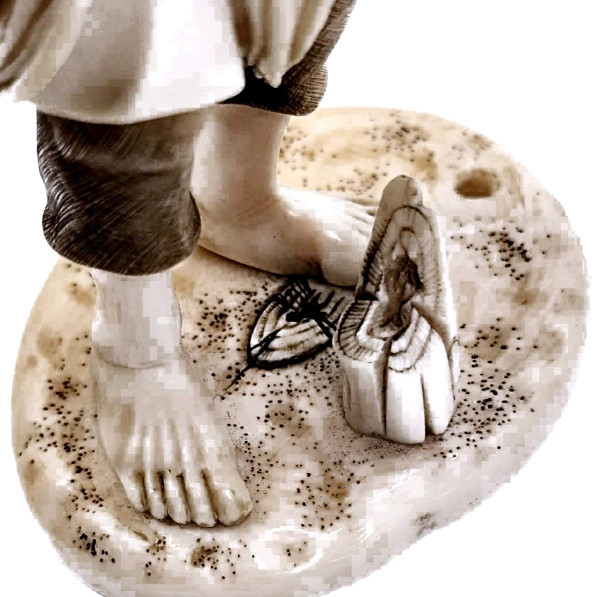 Okimomo In Ivory From The 19th Century The Crab Fisherman