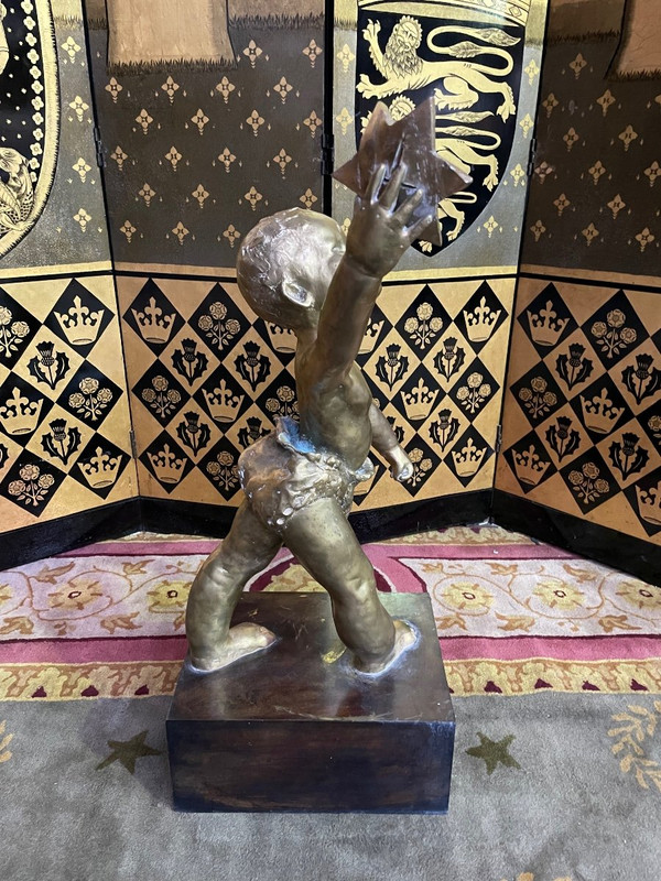 Bronze à L’enfant portant une étoile de David signé ANNOUK DUPONT 1/8