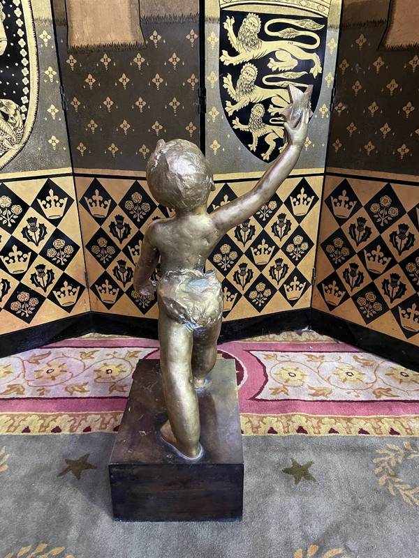 Bronze à L’enfant portant une étoile de David signé ANNOUK DUPONT 1/8