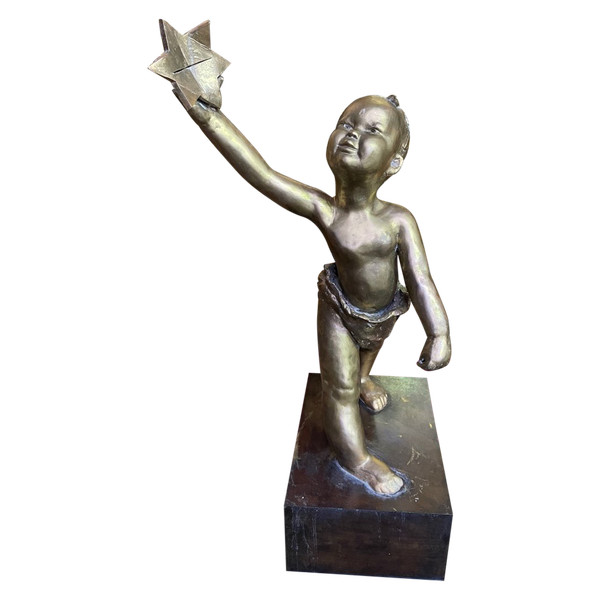 Bronze à L’enfant portant une étoile de David signé ANNOUK DUPONT 1/8