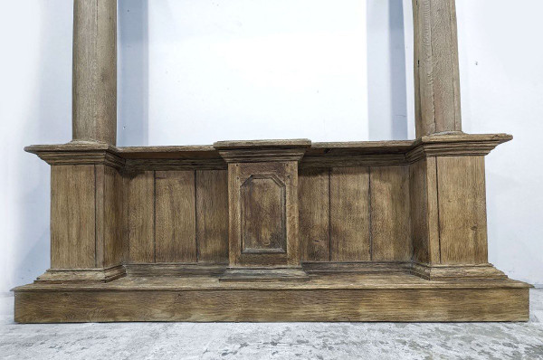 Grande altare neoclassico in legno di quercia, inizi del XIX secolo