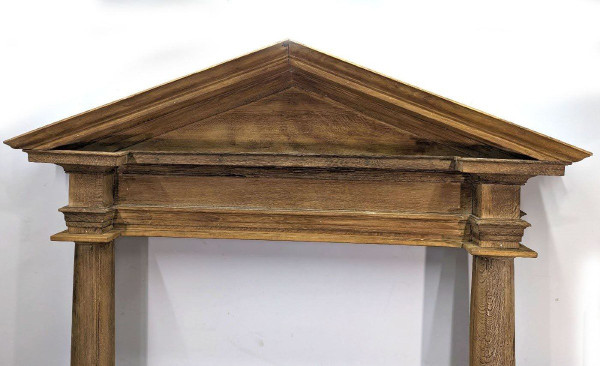 Grande altare neoclassico in legno di quercia, inizi del XIX secolo