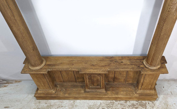 Grande altare neoclassico in legno di quercia, inizi del XIX secolo