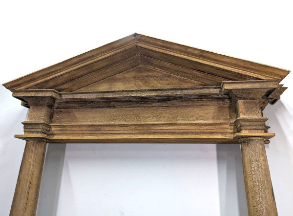 Grande altare neoclassico in legno di quercia, inizi del XIX secolo