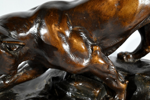 Scultura in terracotta "Tigre in caccia", firmata T.Cartier - Inizio del XX secolo
