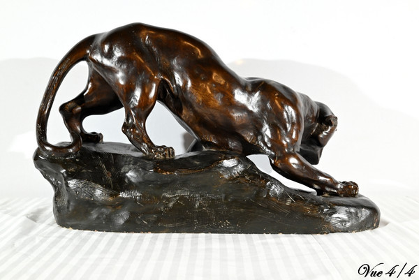Scultura in terracotta "Tigre in caccia", firmata T.Cartier - Inizio del XX secolo