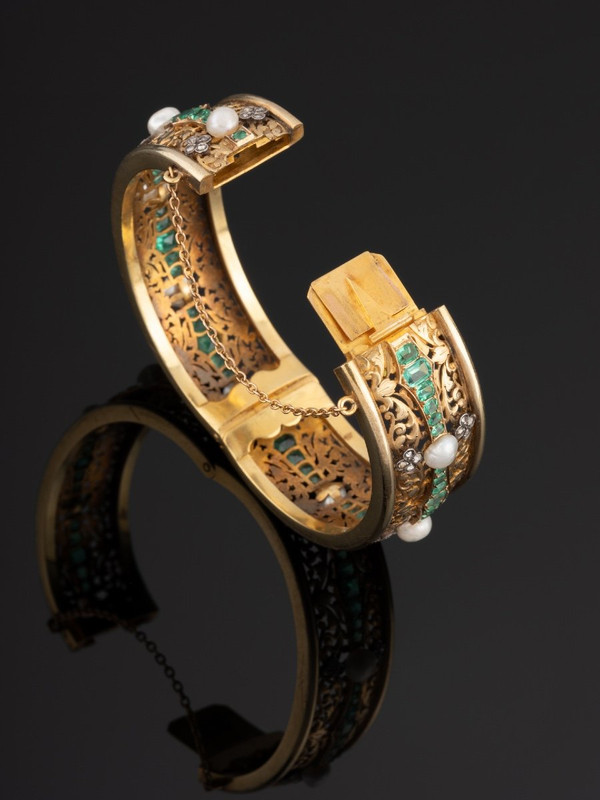 Beaumont & Cie, : Bracelet Jonc Orné d'émeraudes, Diamants Et Perles Fines