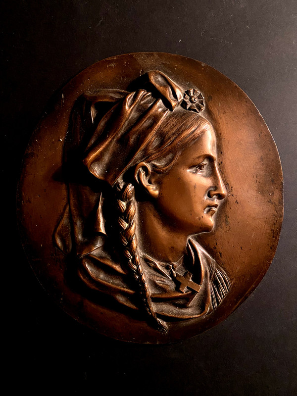Zwei schöne große Medaillen aus patinierter Bronze, die die Profile "Elsass und Lothringen" darstellen.