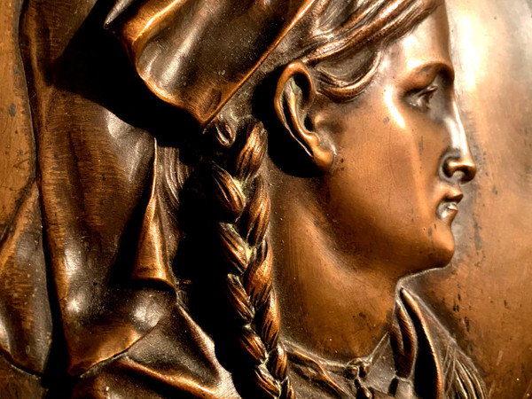 Zwei schöne große Medaillen aus patinierter Bronze, die die Profile "Elsass und Lothringen" darstellen.