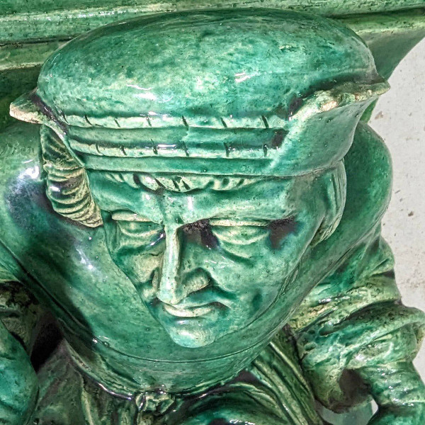 Coppia di supporti da muro in terracotta del XIX secolo con decoro a triboulets