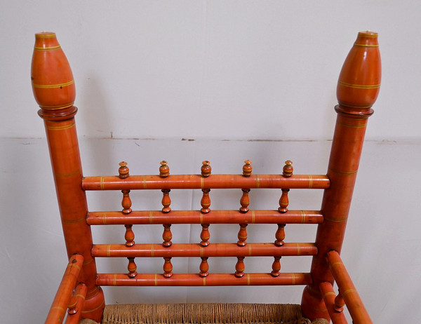 Poltrona in legno dipinto e corda intrecciata, India - Prima metà del XX secolo