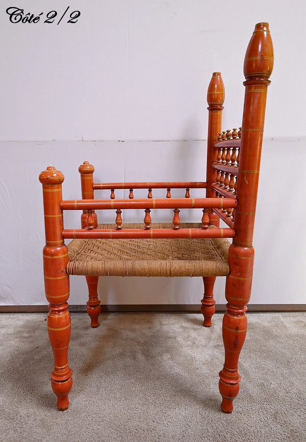 Poltrona in legno dipinto e corda intrecciata, India - Prima metà del XX secolo