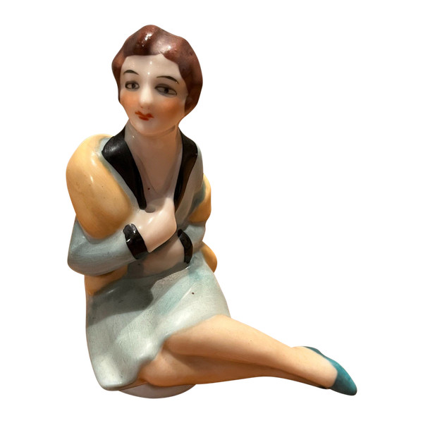 Mezza figurina - Donna con boa - Porcellana