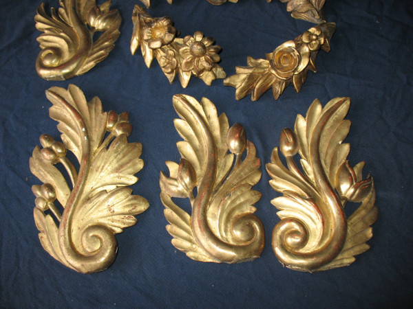 Set of 7 elements in gilded wood and carved with floral decoration, 19th century