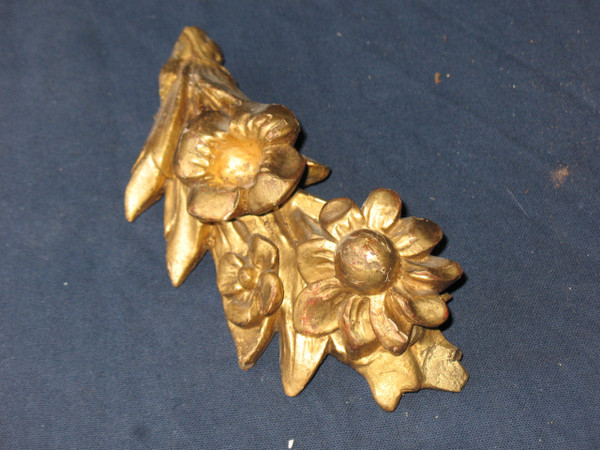 Set of 7 elements in gilded wood and carved with floral decoration, 19th century