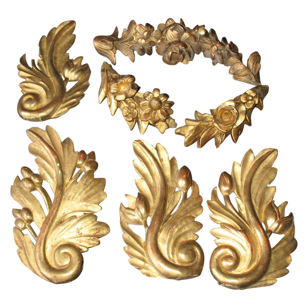 Set of 7 elements in gilded wood and carved with floral decoration, 19th century