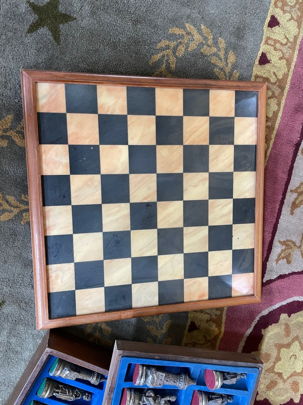 Schachbrett – Schachspiel aus silbernem und goldenem Zinn