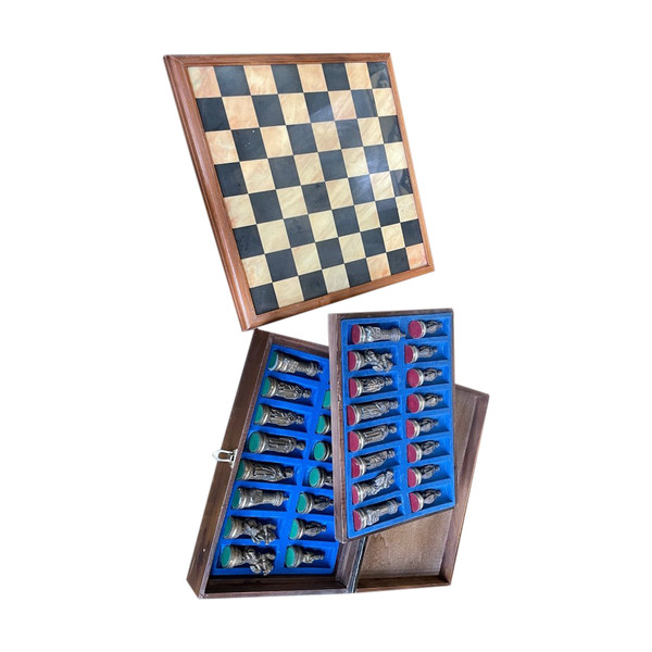 Schachbrett – Schachspiel aus silbernem und goldenem Zinn