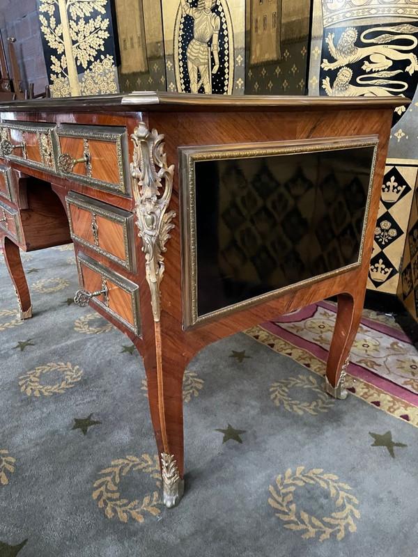 Bureau Plat Style Louis XV - Transition En Marqueterie
