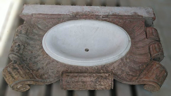 Lavabo en marbre sculpté par Victor Ségoffin (1867-1925)