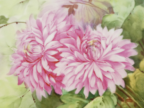 LIMOGES Piatto in porcellana decorato con DAHLIA rosa firmato MARTIAL