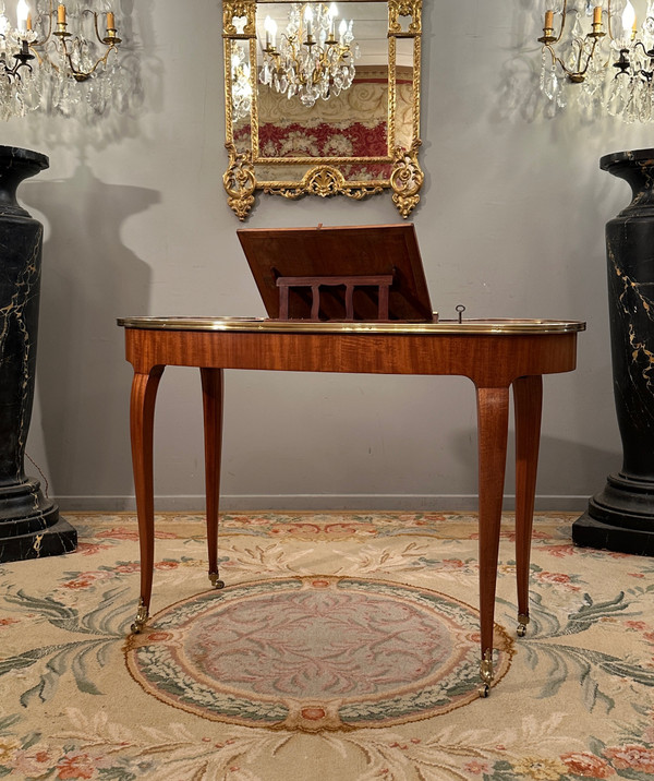 Pierre Migeon, Table Liseuse En Acajou d'Epoque Louis XV Vers 1750