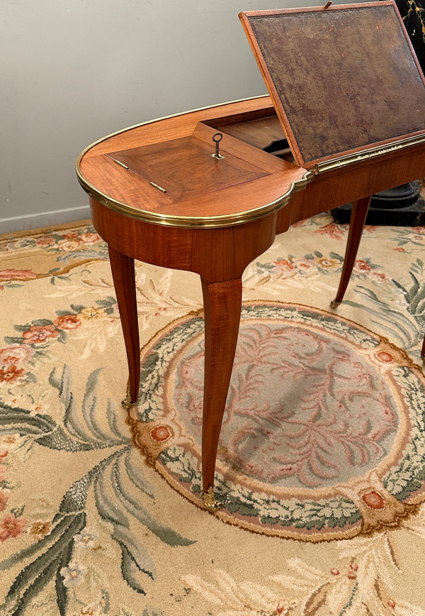 Pierre Migeon, Table Liseuse En Acajou d'Epoque Louis XV Vers 1750
