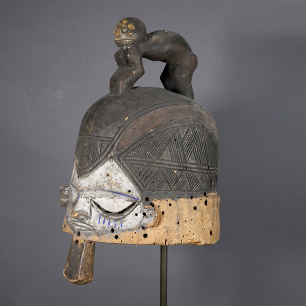 Masque heaume anthropomorphe – Suku, RDC