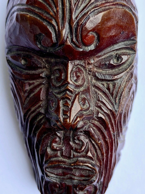 Nuova Zelanda, Popolo Maori, anni '30/'50, Maschera in legno in miniatura "koruru Parata".