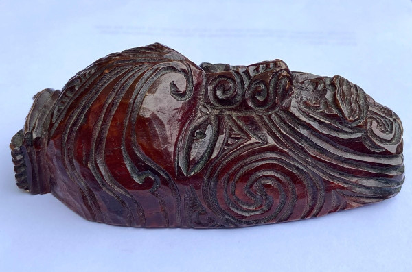 Nuova Zelanda, Popolo Maori, anni '30/'50, Maschera in legno in miniatura "koruru Parata".