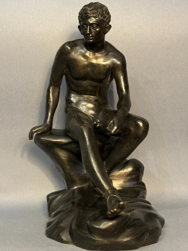 Scultura in bronzo ''Hermes seduto'' o ''Mercurio a riposo'' del Grand Tour